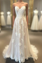 Sweetheart Floor-Length Appliques Lace Wedding Dress
