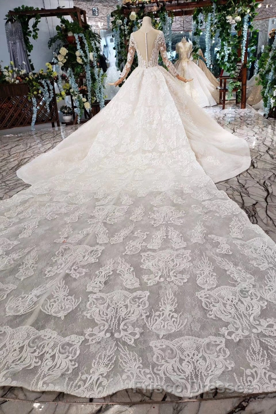Gorgeous Long Sleeves Ball Gown Wedding Dress With Beading Appliques