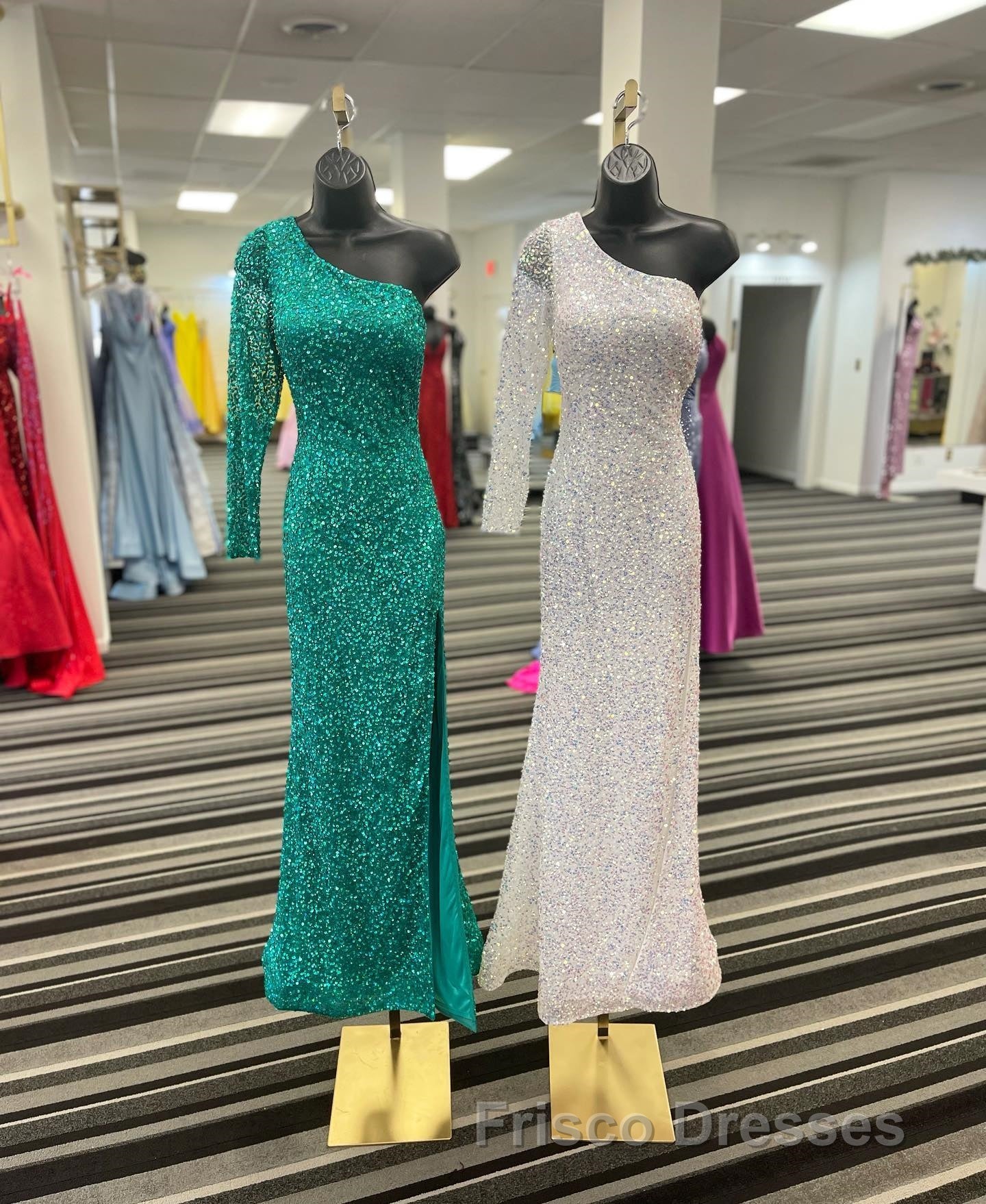 One Shoulder Long Sleeve Mermaid Sequin Long Dress Secondary image