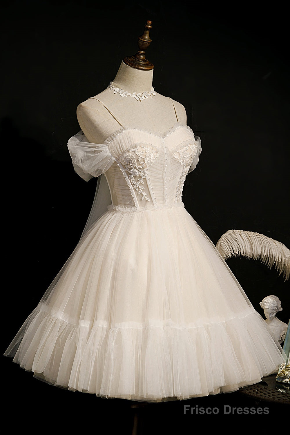 Champagne Spaghetti Strap Tulle Short Homecoming Dresses Main image
