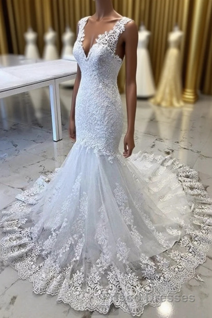 Luxury V Neck Lace Tulle Mermaid Wedding Dress with Appliques Main image