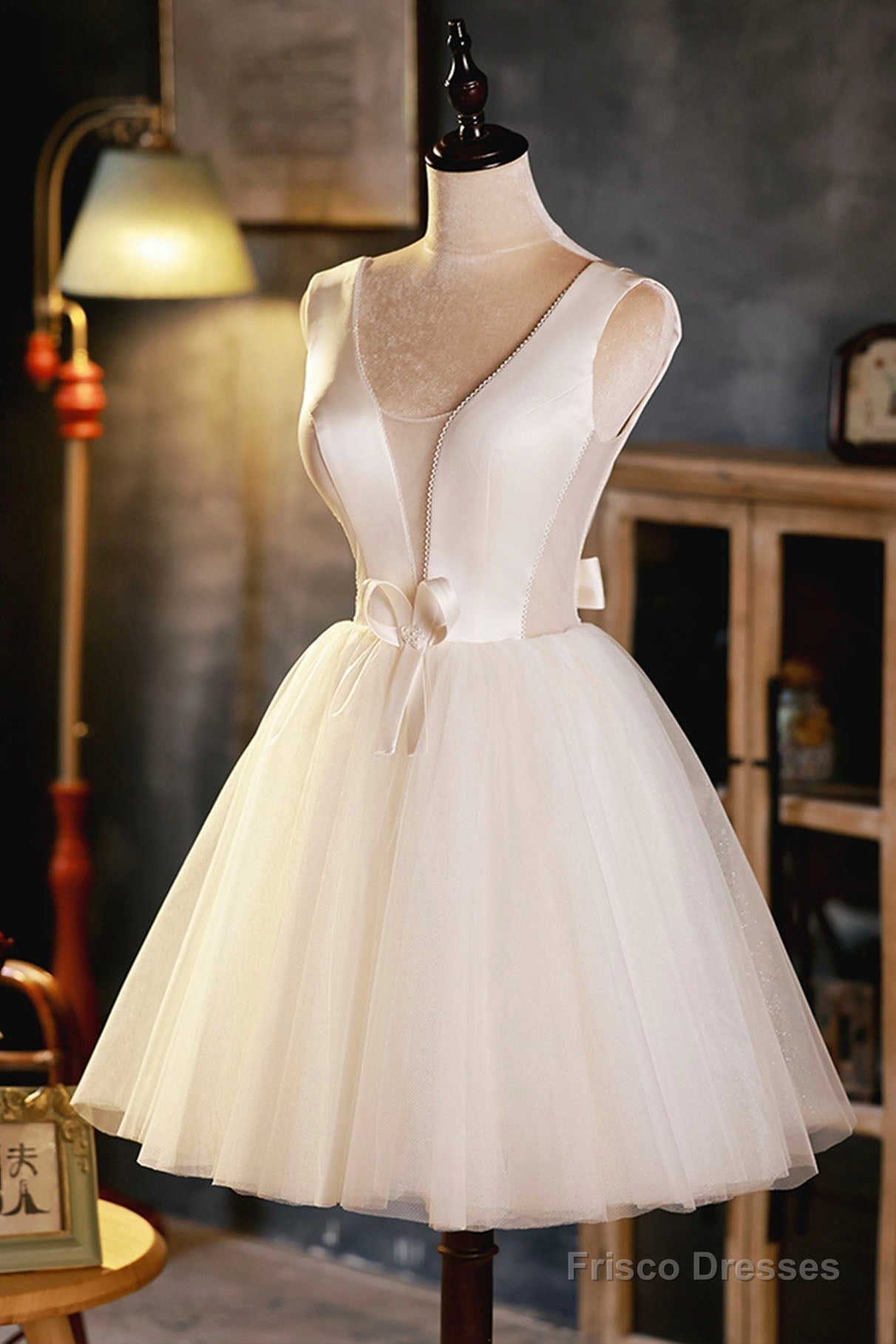 Champagne V-Neck Tulle Short Prom Dress, A-Line Evening Party Dress Main image
