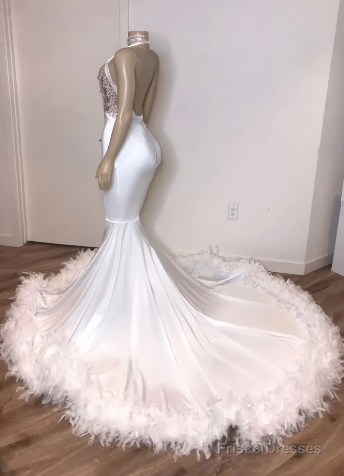 Black Girl Prom Dresses, V Neck Sexy Backless White Prom Dresses With Feather Mermaid Crystals Appliques Evening Gowns Secondary image