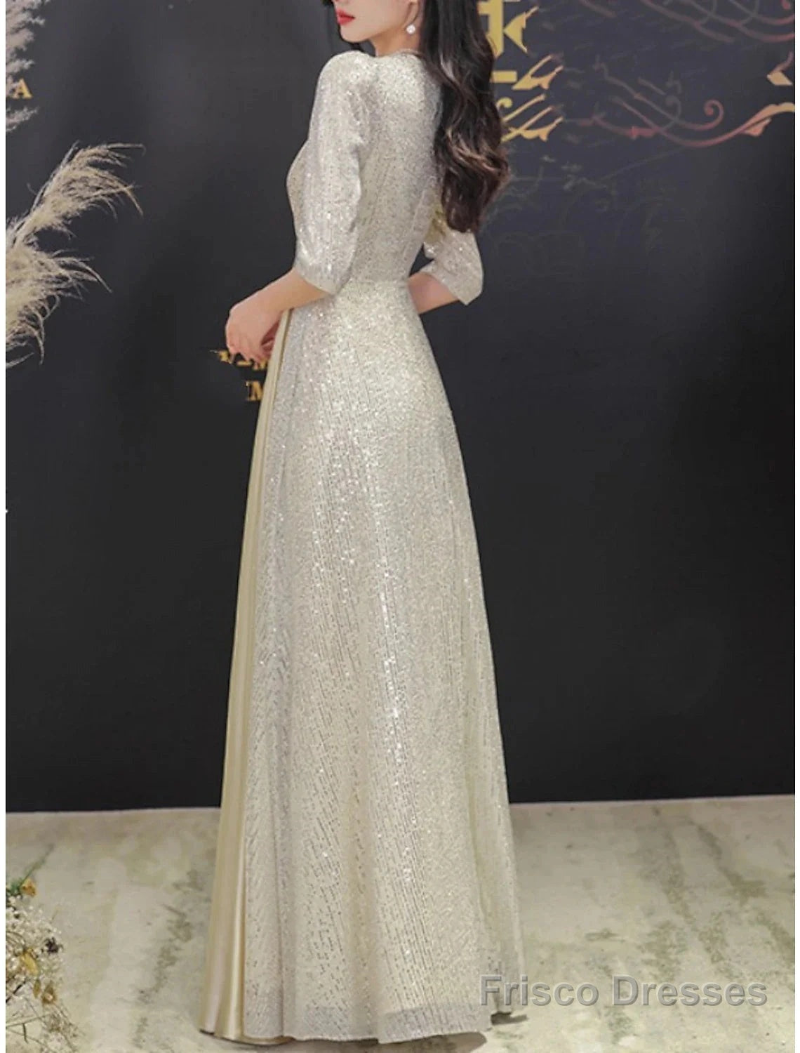 A-Line Mother Of The Bride Dress Wedding Guest Elegant Sparkle & Shine Petite V Neck Sweep / Brush Train Sequined Half Sleeve With Pleats Crystal Brooch