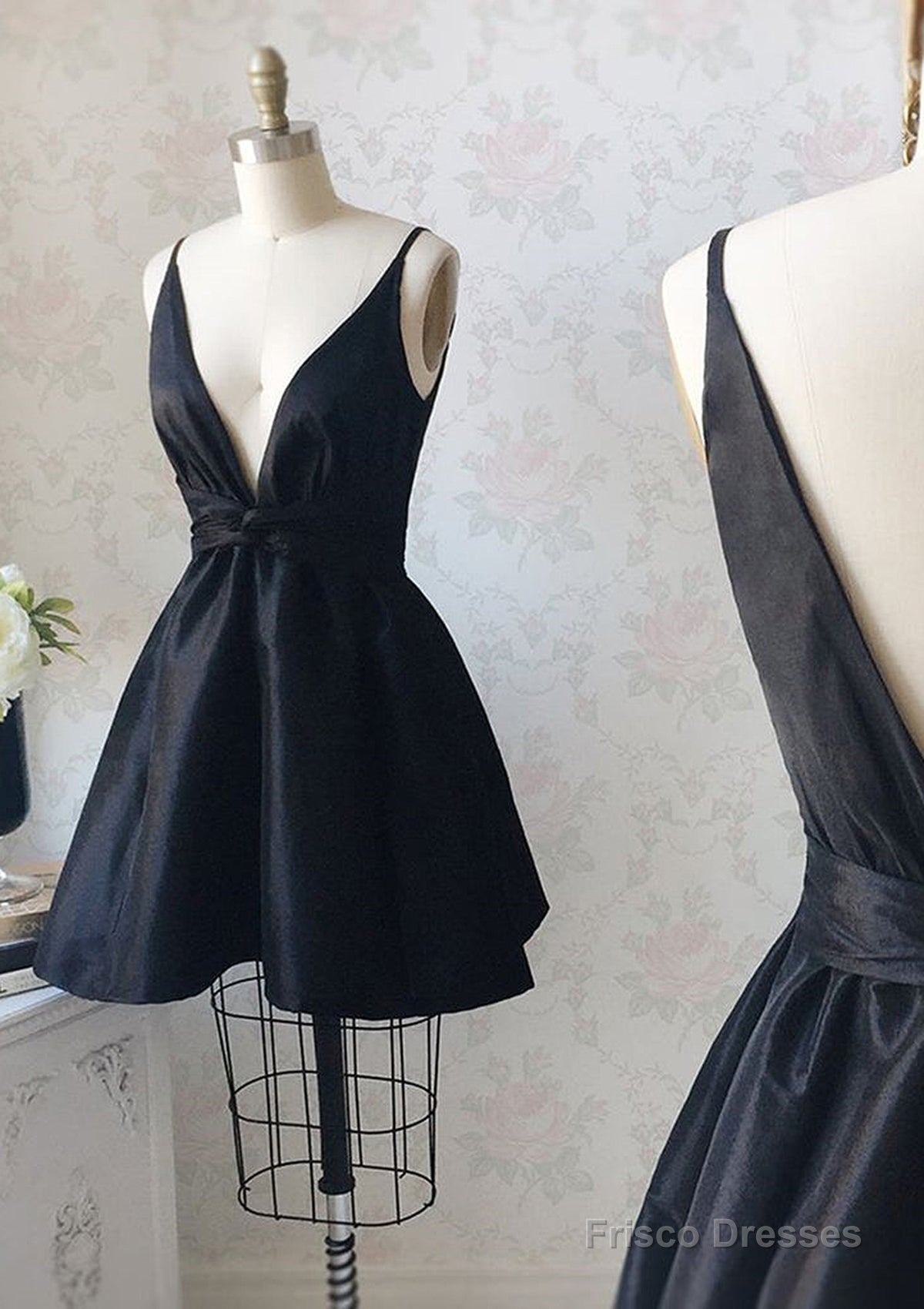 A-line Plunge V Back Black Taffeta Short Mini Homecoming Dress Main image