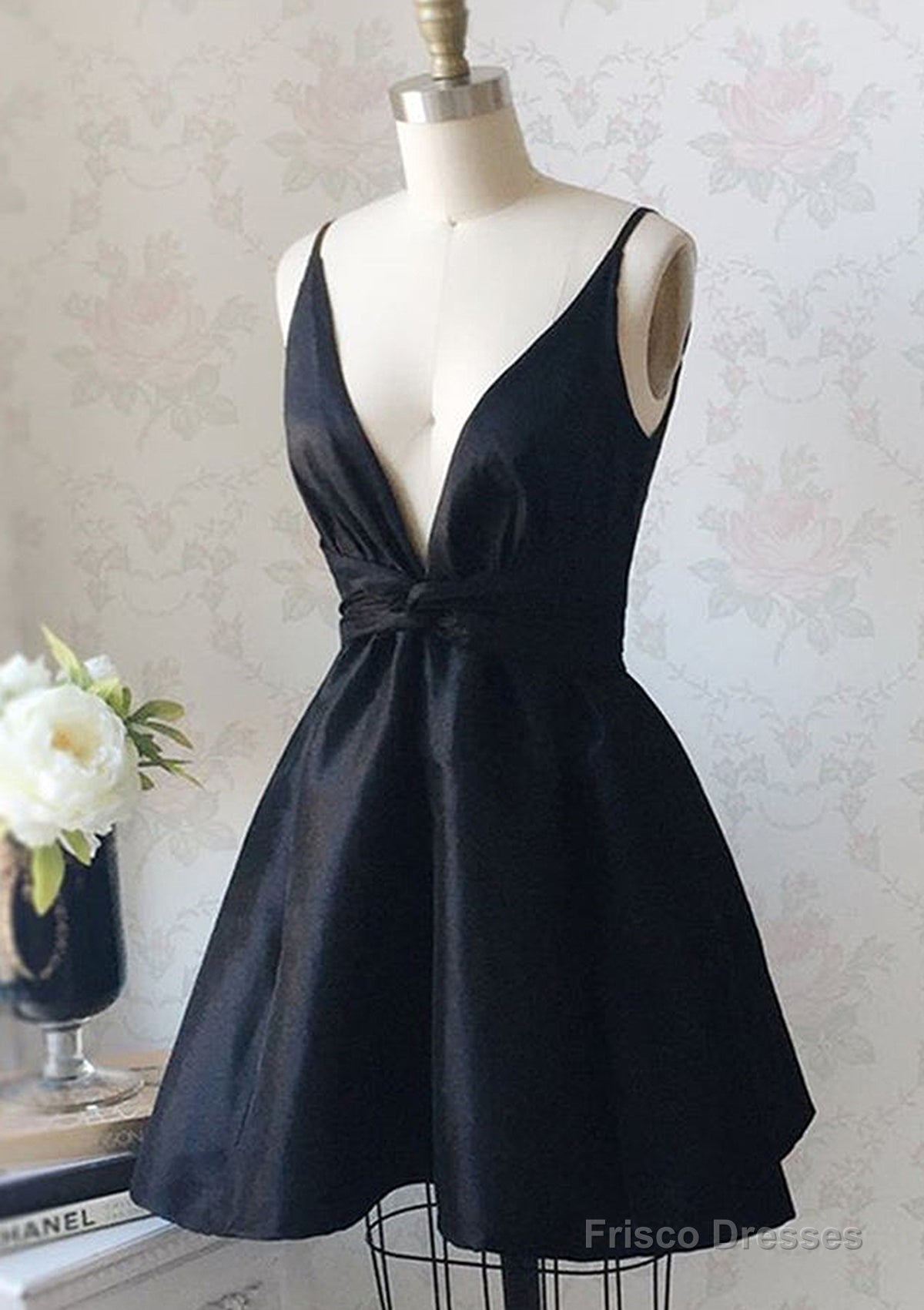 A-line Plunge V Back Black Taffeta Short Mini Homecoming Dress Secondary image