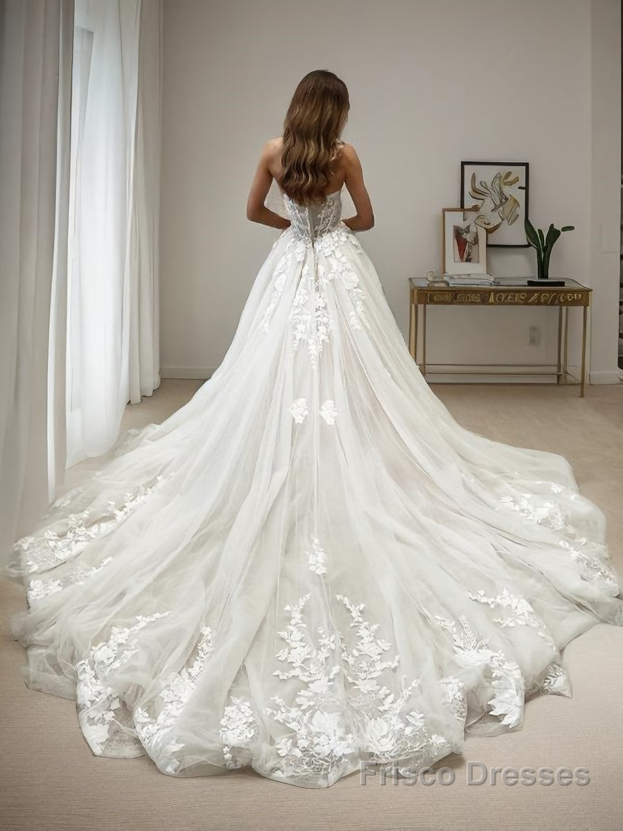 A-Line/Princess Sweetheart Chapel Train Tulle Wedding Dresses With Appliques Lace Secondary image