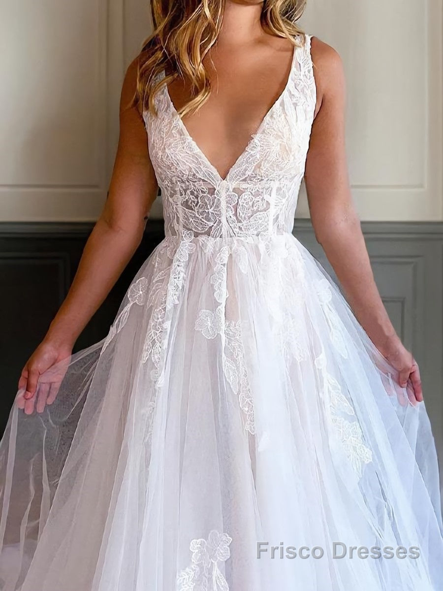 A-Line/Princess V-neck Chapel Train Tulle Wedding Dresses With Appliques Lace