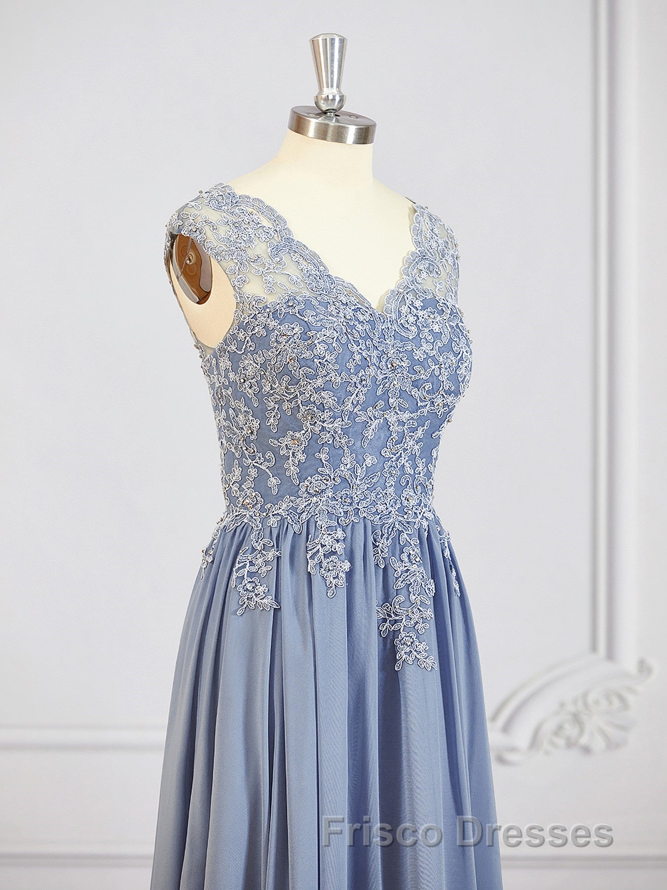 A-Line/Princess V-neck Floor-Length Chiffon Mother of the Bride Dress With Appliques Lace
