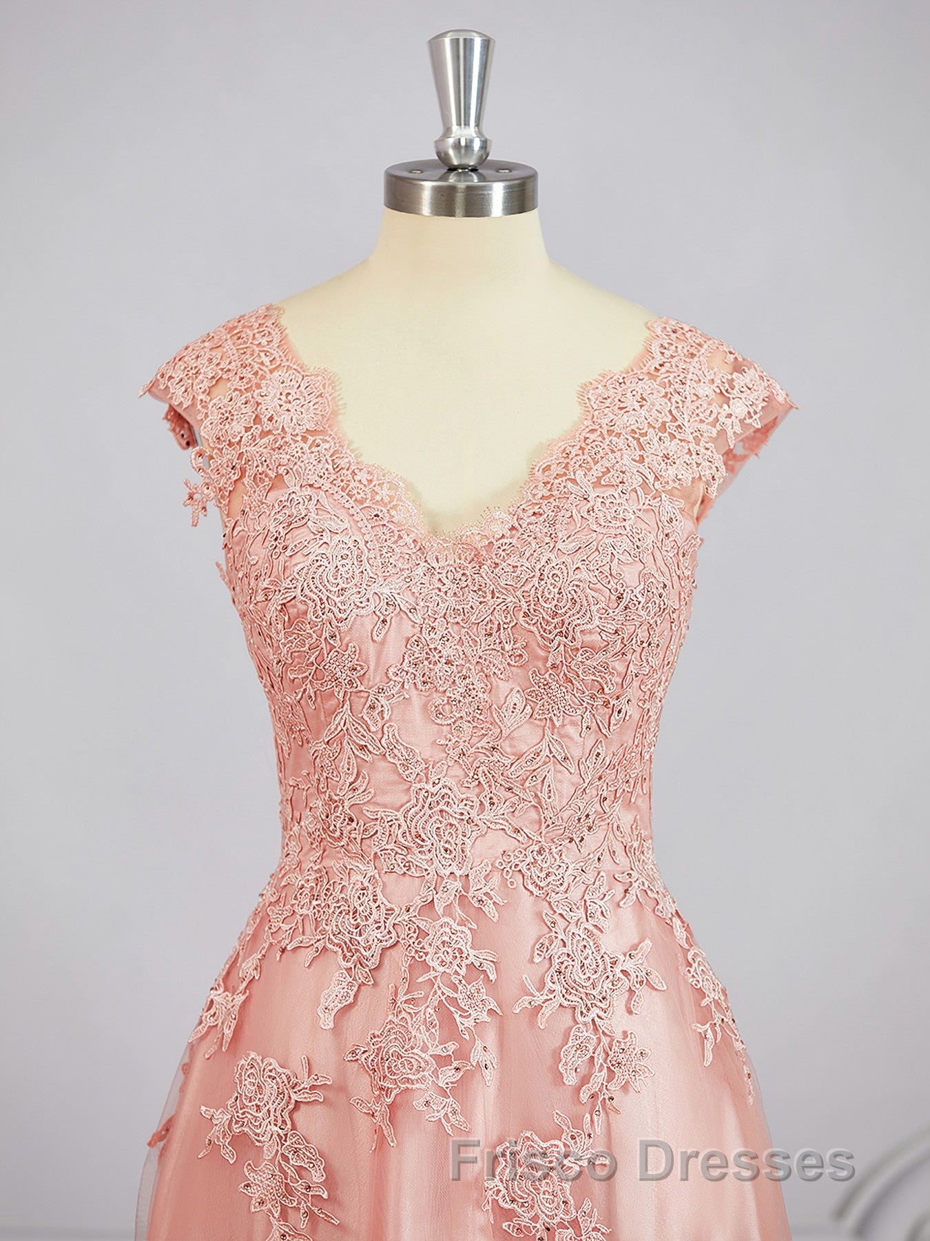 A-Line/Princess V-neck Floor-Length Tulle Mother of the Bride Dress With Appliques Lace Secondary image