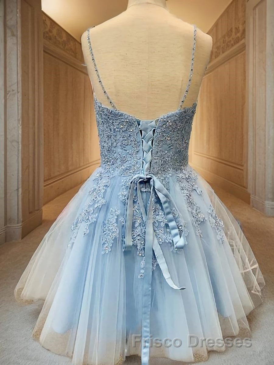 A-Line/Princess V-neck Short/Mini Tulle Homecoming Dress With Appliques Lace