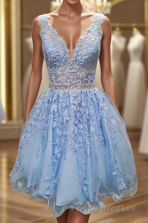 A-Line/Princess V-neck Short/Mini Tulle Homecoming Dress With Appliques Lace