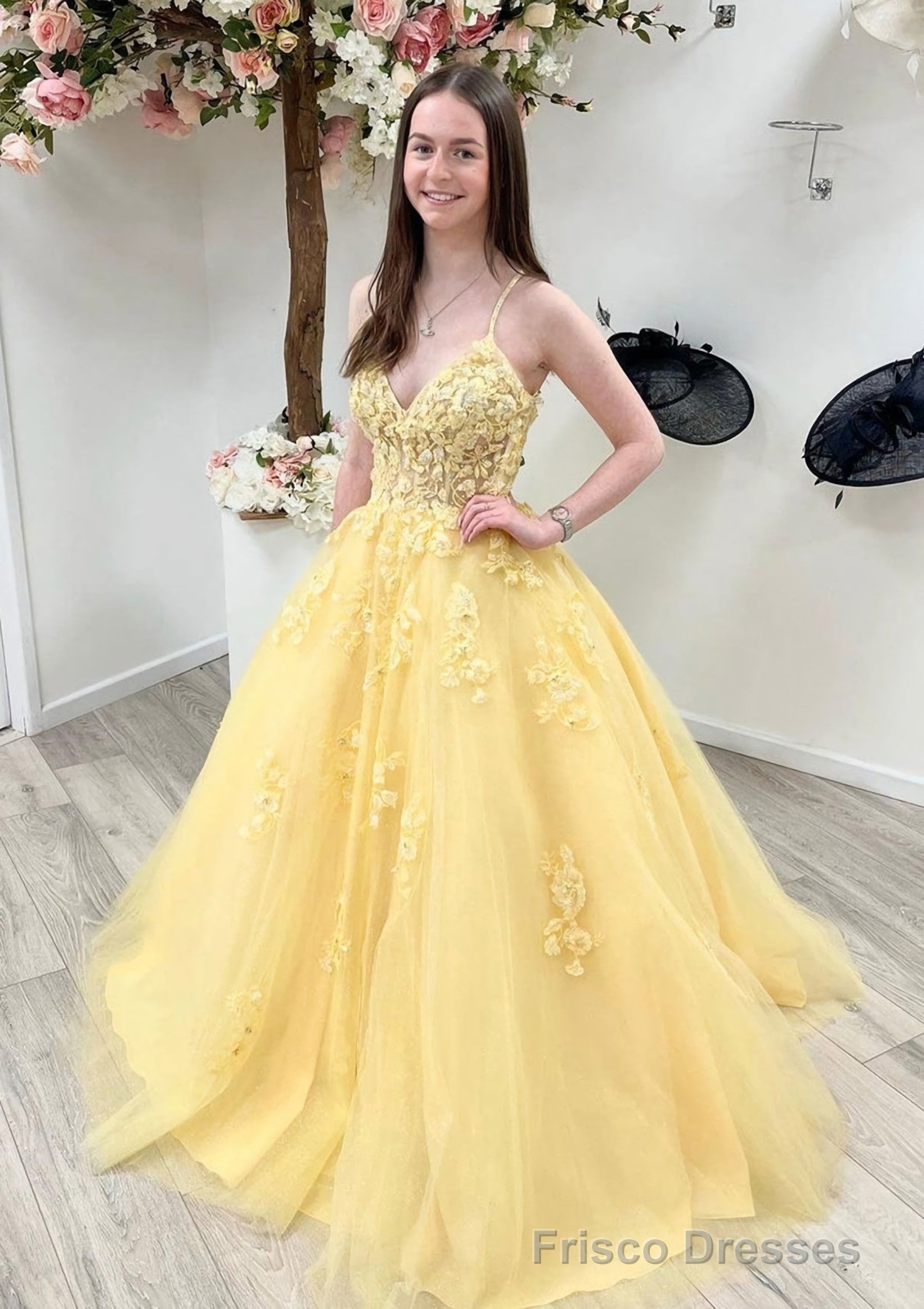 A-line Princess V Neck Sleeveless Sweep Train Tulle Prom Dresses With Appliqued Beading Lace