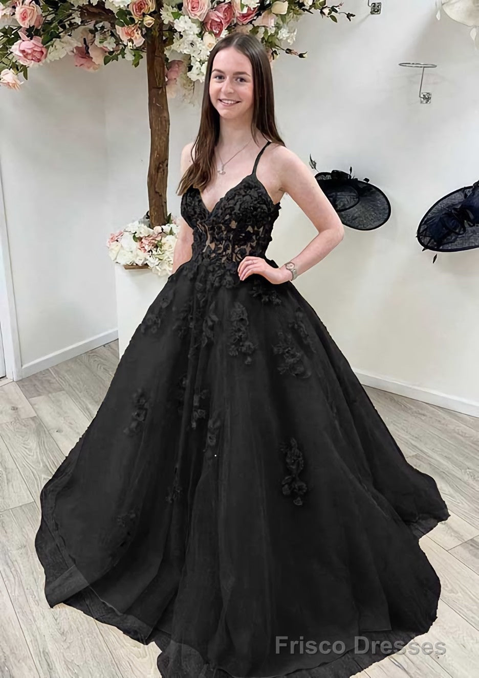 A-line Princess V Neck Sleeveless Sweep Train Tulle Prom Dresses With Appliqued Beading Lace