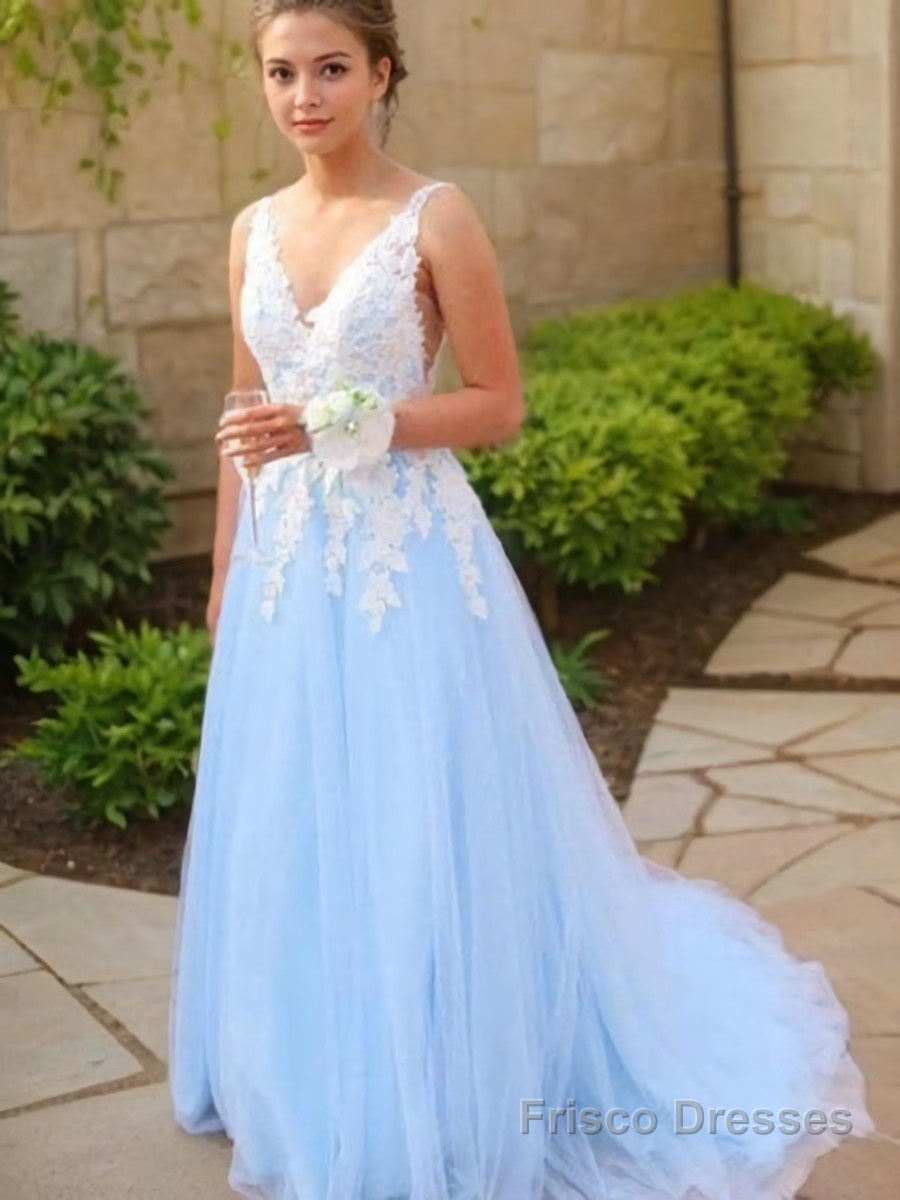 A-Line/Princess V-neck Sweep Train Tulle Prom Dresses With Appliques Lace Main image