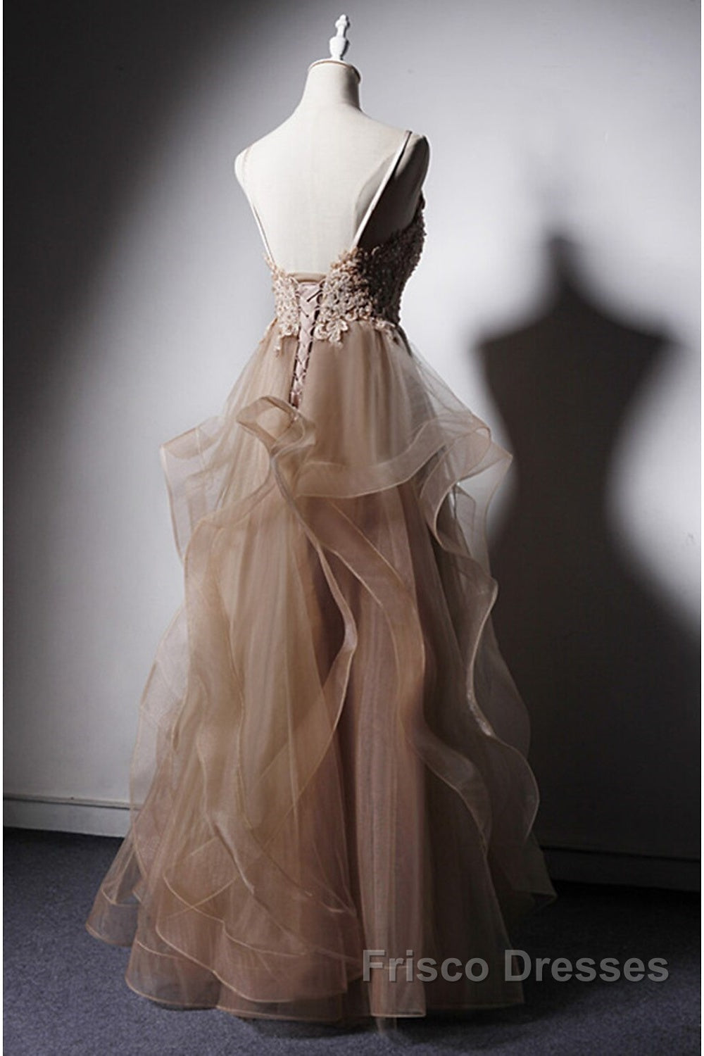 A-Line Formal Prom Dress Open Back Dress Formal Wedding Party Floor Length Sleeveless Spaghetti Strap Lace With Ruffles Appliques