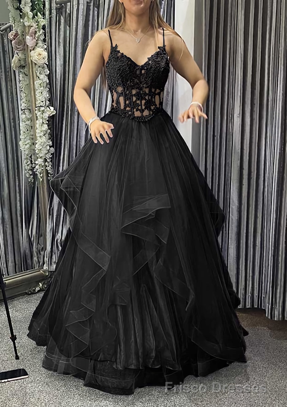 A-line V Neck Sleeveless Long/Floor-Length Tulle Charmeuse Prom Dresses With Appliqued Lace