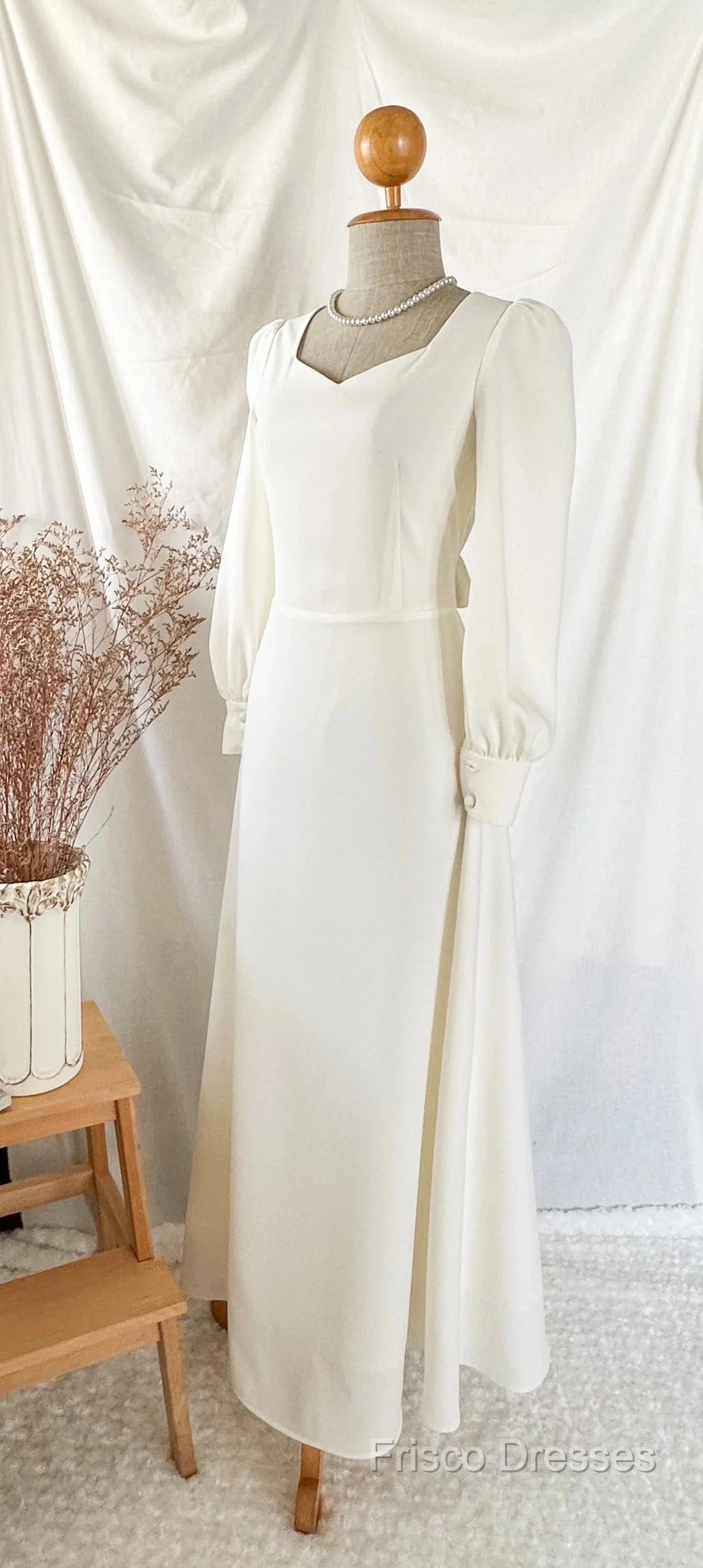 A-Line Vintage White Wedding Dress Elegance Gown Minimal Long Sleeve Style Bride Dress