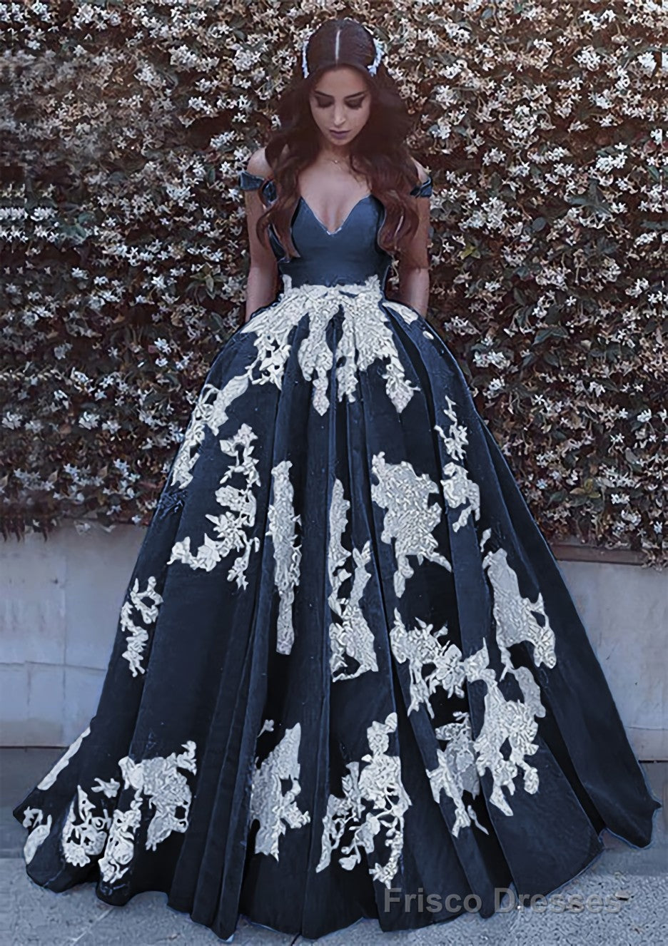 Ball Gown Off-the-Shoulder Sleeveless Court Train Tulle Prom Dresses With Pleated Appliqued Secondary image