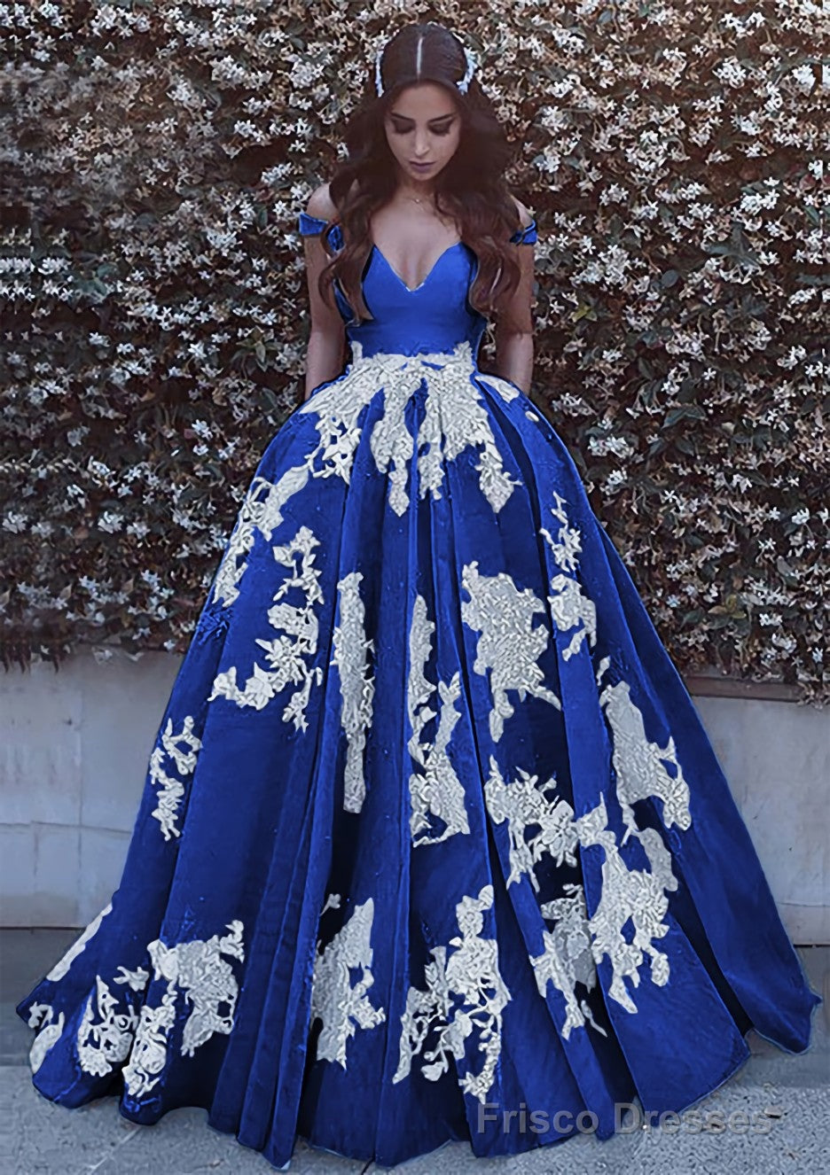 Ball Gown Off-the-Shoulder Sleeveless Court Train Tulle Prom Dresses With Pleated Appliqued