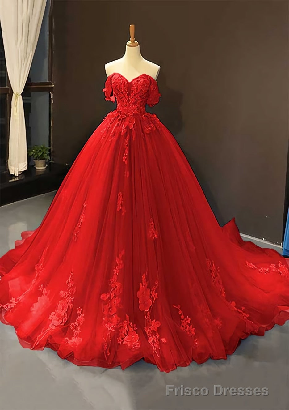 Ball Gown Off-the-Shoulder Sweep Train Tulle Prom Dresses With Appliqued