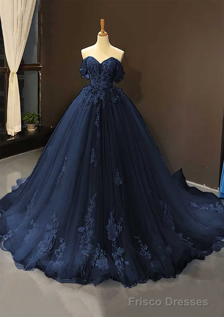 Ball Gown Off-the-Shoulder Sweep Train Tulle Prom Dresses With Appliqued Secondary image