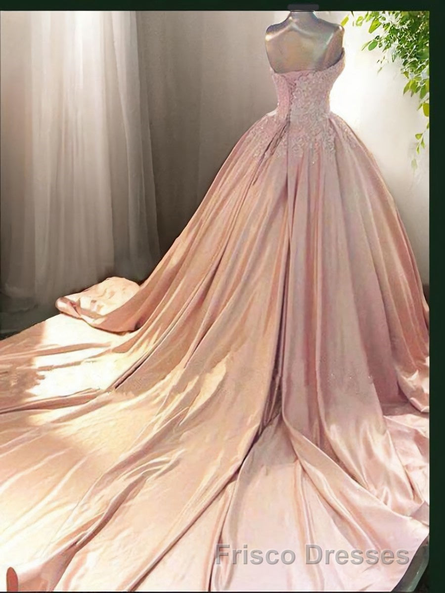 Ball Gown Sweetheart Court Train Satin Evening Dress With Appliques Lace