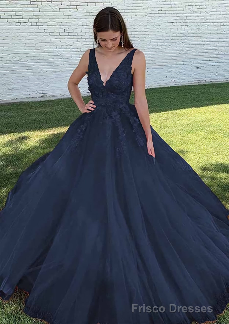 Ball Gown V Neck Court Train Lace Tulle Prom Dresses With Appliqued Beading Secondary image