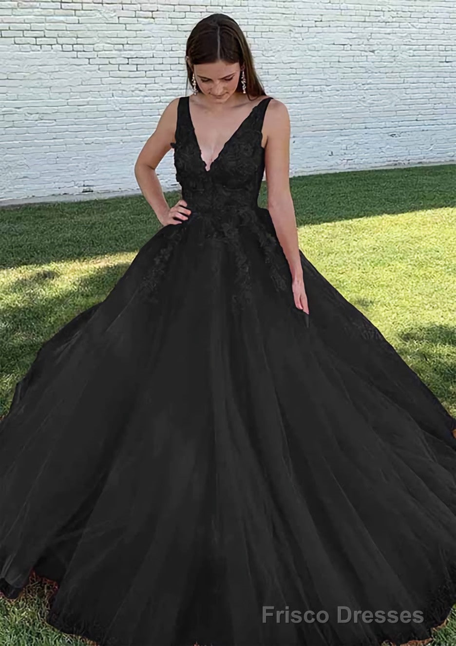 Ball Gown V Neck Court Train Lace Tulle Prom Dresses With Appliqued Beading