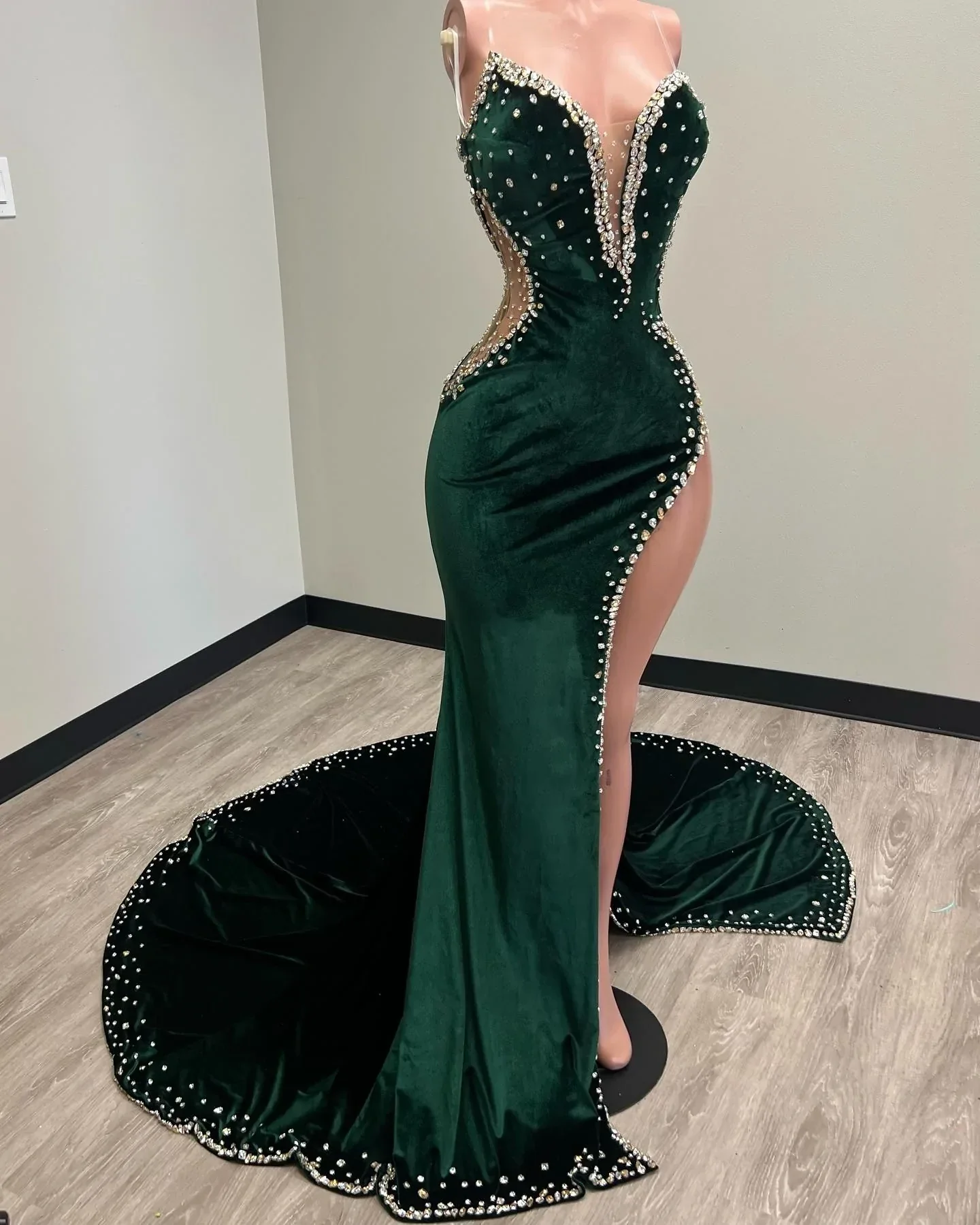 Black Girl Prom Dresses Long Mermaid Green Prom Gown With Train Secondary image