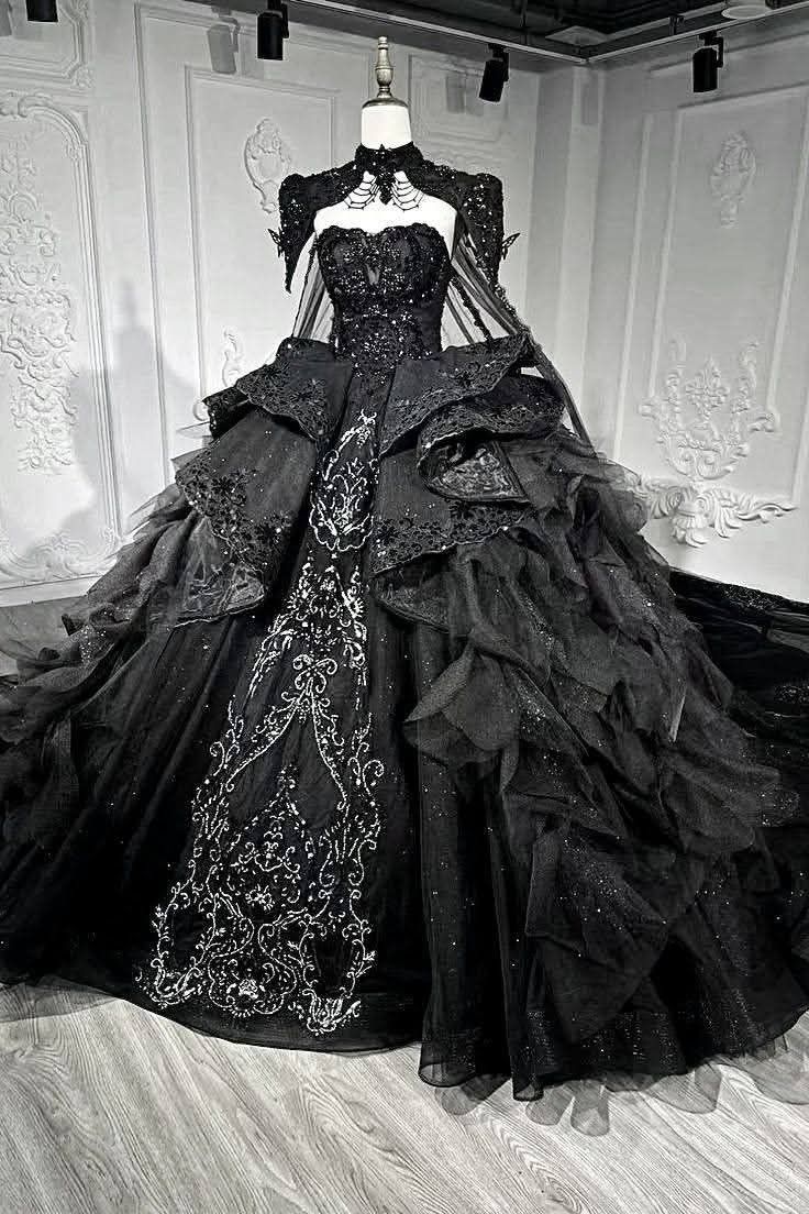 Black Luxurious And Exquisite Long Wedding Ball Gown Main image