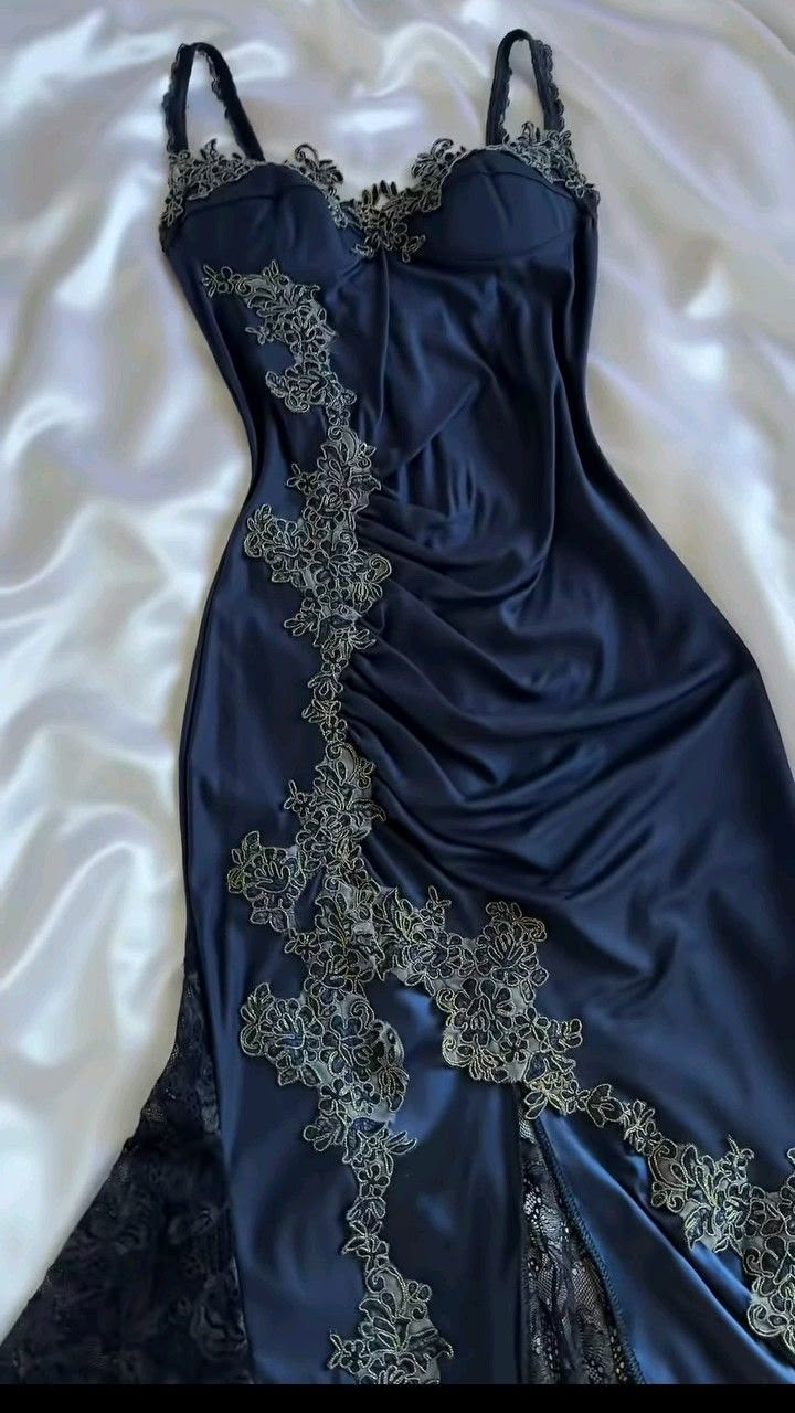 Blue Gorgeous Exquisite Applique Lace Spaghetti Straps Long Satin Prom Dress Evening Dress Party Dress