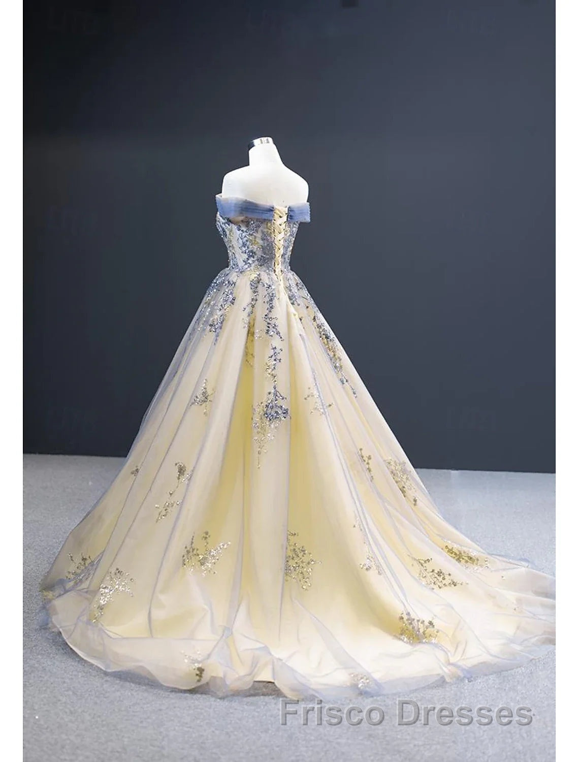 Buyishang A-Line Wedding Guest Dress Vintage Dress Wedding Sweep / Brush Train Sleeveless V Neck Satin with Pleats