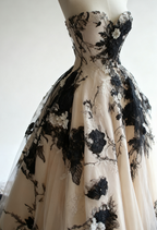 Light Champagne A-Line Sweetheart Neckline Tulle Applique Wedding Dress, Vintage Long Evening Gown