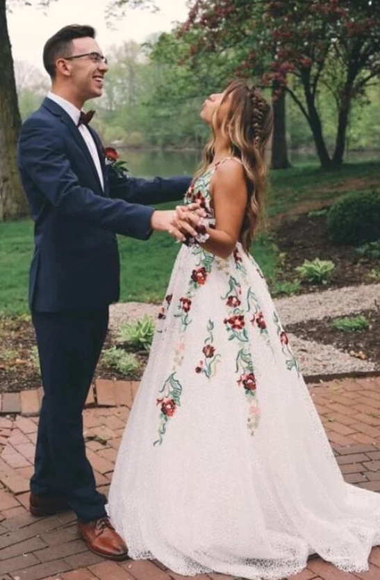 Charming V Neck Floral Embroidery Long Lace Prom Dress With Pocket
