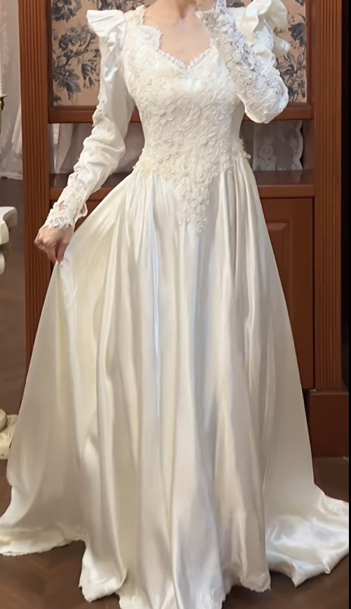 Chic A-Line Long Wedding Dresses Satin V-Neck White Bridal Gowns Lace Long Sleeves Bridal Dresses Secondary image