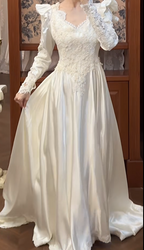 Chic A-Line Long Wedding Dresses Satin V-Neck White Bridal Gowns Lace Long Sleeves Bridal Dresses