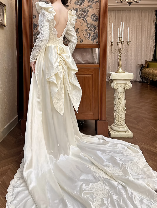 Chic A-Line Long Wedding Dresses Satin V-Neck White Bridal Gowns Lace Long Sleeves Bridal Dresses