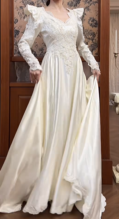 Chic A-Line Long Wedding Dresses Satin V-Neck White Bridal Gowns Lace Long Sleeves Bridal Dresses