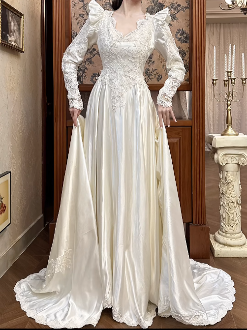 Chic A-Line Long Wedding Dresses Satin V-Neck White Bridal Gowns Lace Long Sleeves Bridal Dresses