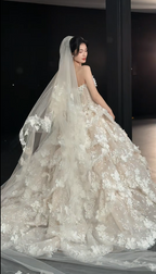 Chic A-Line Long Wedding Dresses Tulle Strapless White Bridal Gowns Appliques Sleeveless Bridal Dresses