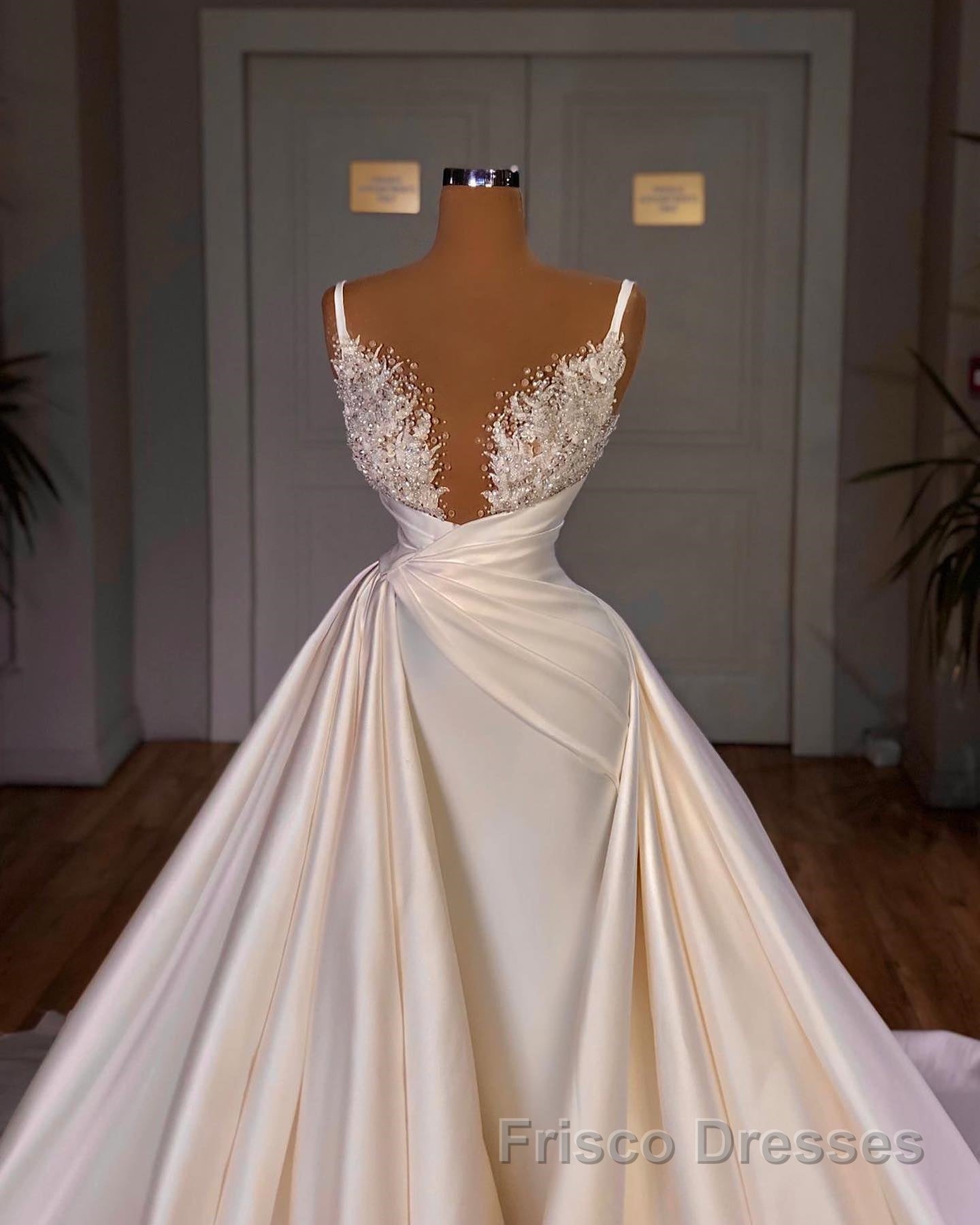 Chic A-Line Sleeveless Spaghetti Strap Cathedral V-Neck Long Wedding Dresses Secondary image