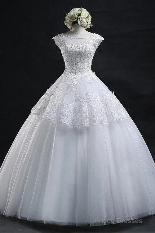 Chic Ball Gown Scoop Long Lace-Up Tulle Wedding Dress With Appliques Main image