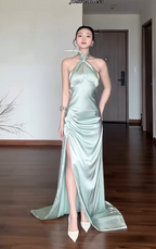 Chic Sheath Green Wedding Guest Dresses Satin Halter Long Evening Dresses