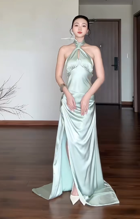 Chic Sheath Green Wedding Guest Dresses Satin Halter Long Evening Dresses