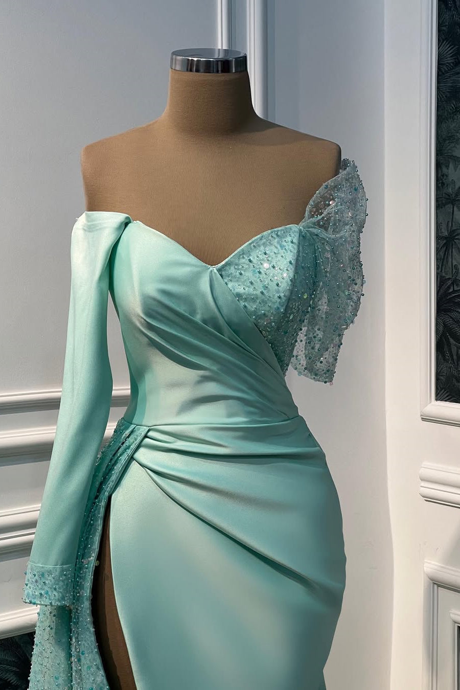 Chic Tiffany V-Neck Off-The-Shoulder Satin Sequins Prom Dresses Mermaid With High Split