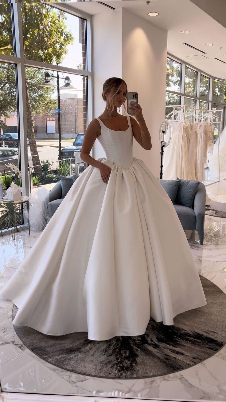 Classic Bridal Gown Ball Gown Square Neck Sleeveless Satin Long White Wedding Dresses Elegant Bridal Gowns Brides Dress Main image