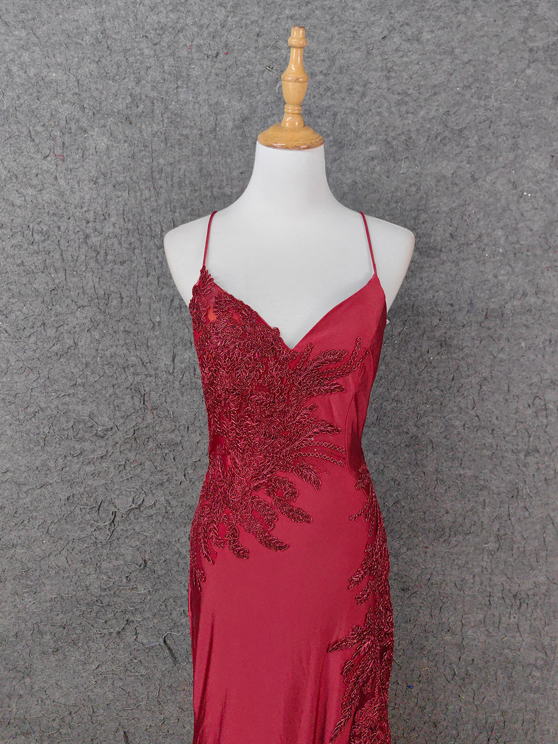 Classic Burgundy Mermaid Spaghetti Strap V-Neck Embroidered Satin Long Prom Dress Evening Dress Secondary image