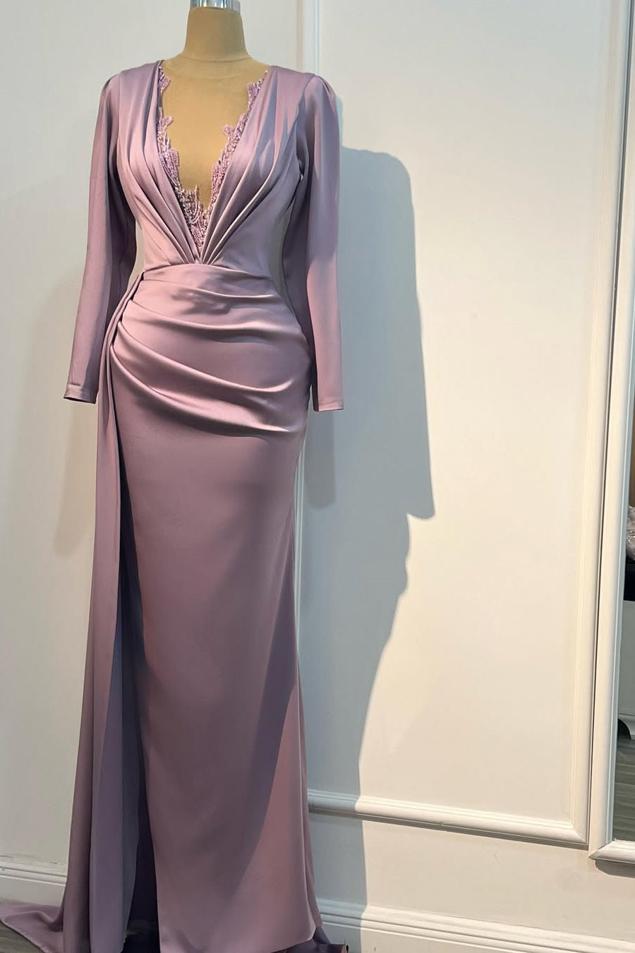 Classic Lilac V-Neck Long Sleeves Satin Prom Dresses Mermaid Column With Beads Main image