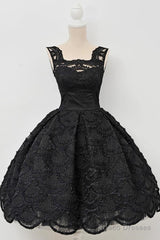 Classic Square Knee-Length Sleeveless Black Lace Homecoming Dress